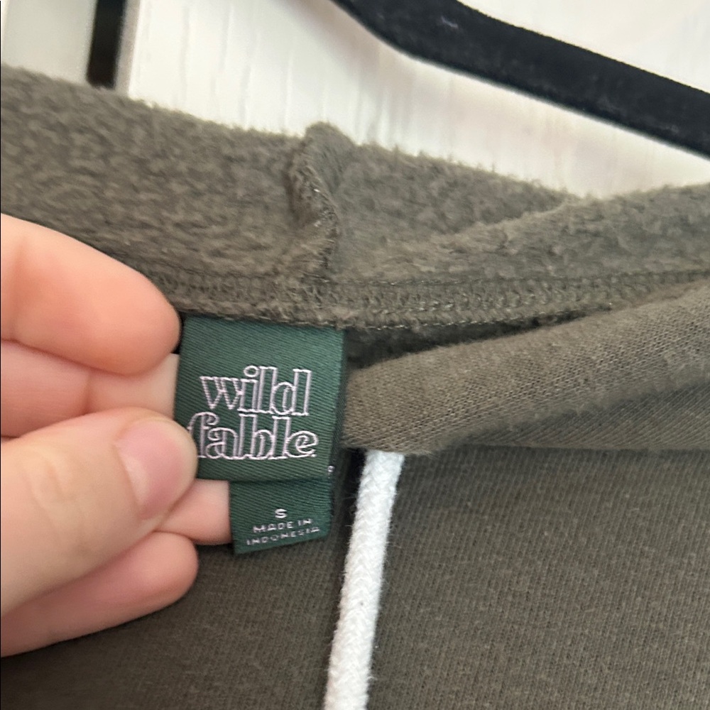 Wild Fable Dark Green Cropped Hoodie - Picture 2 of 4